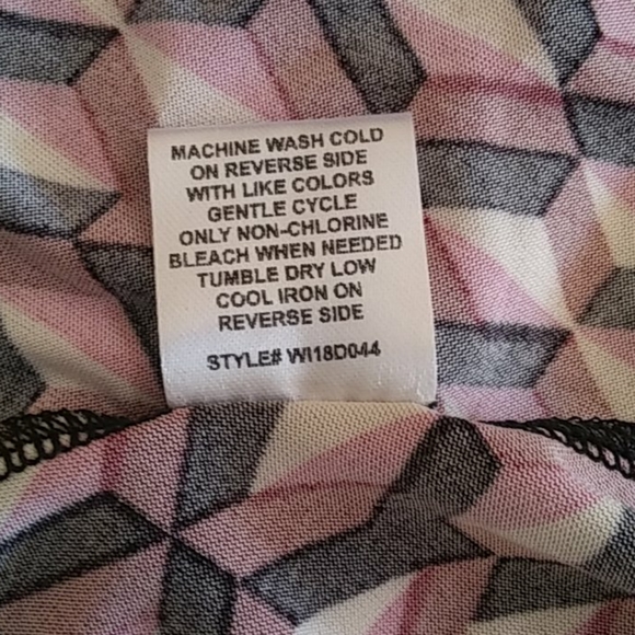 Ryan Wythe Dress. - Picture 5 of 12